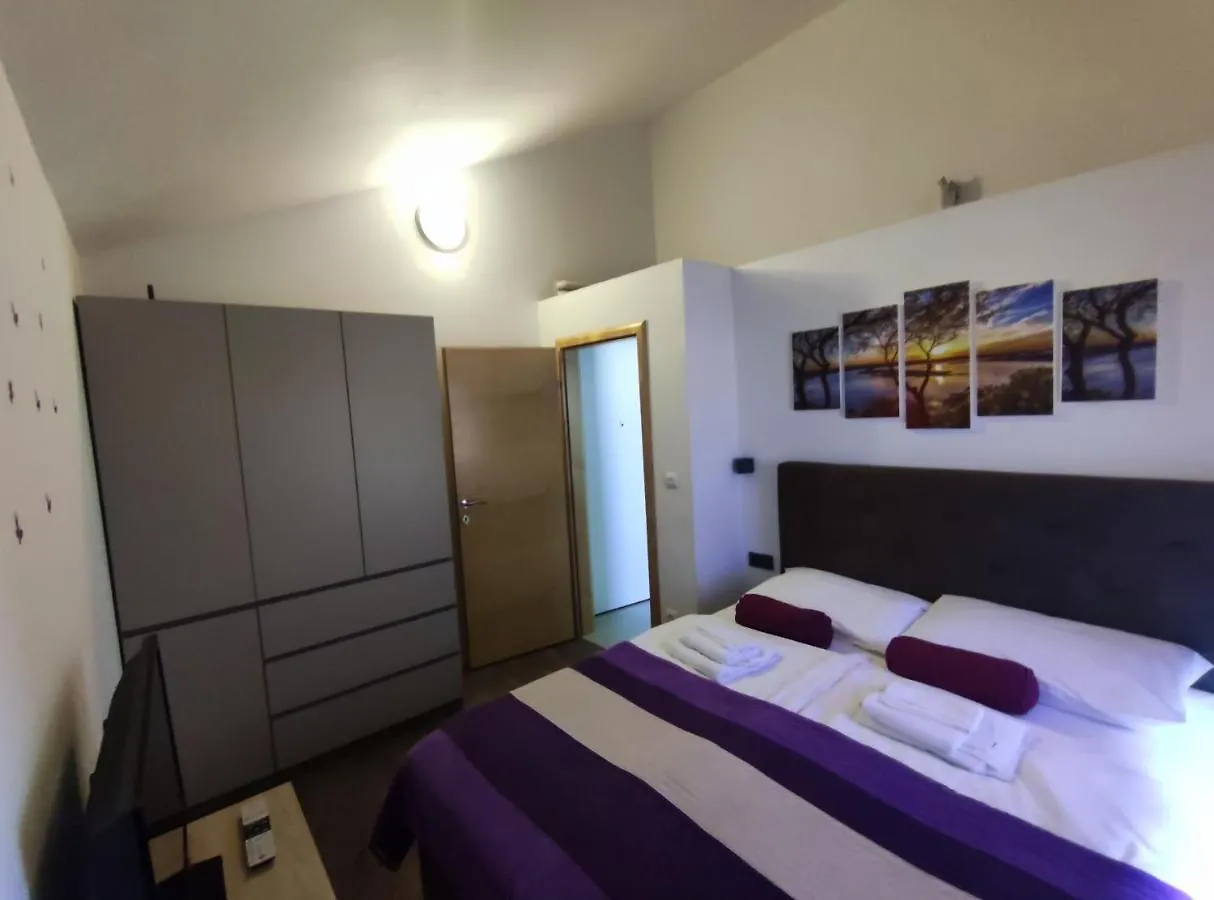 Panorama Sunset Apartments 茨雷斯 0*,