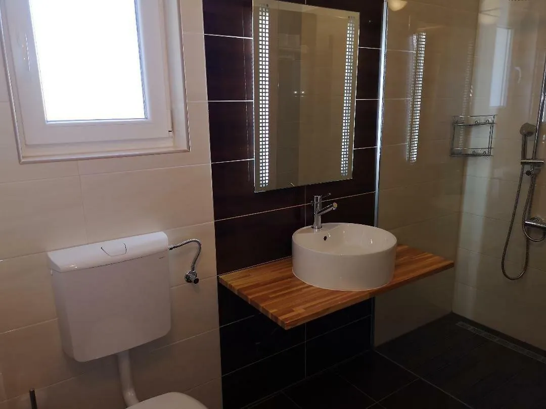 Panorama Sunset Apartments 茨雷斯